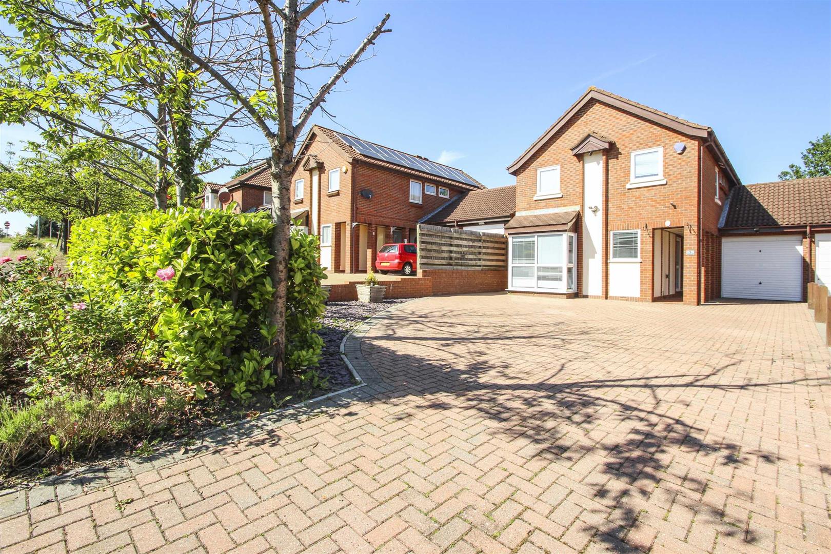 4 bed property in Livesey Hill, Milton Keynes